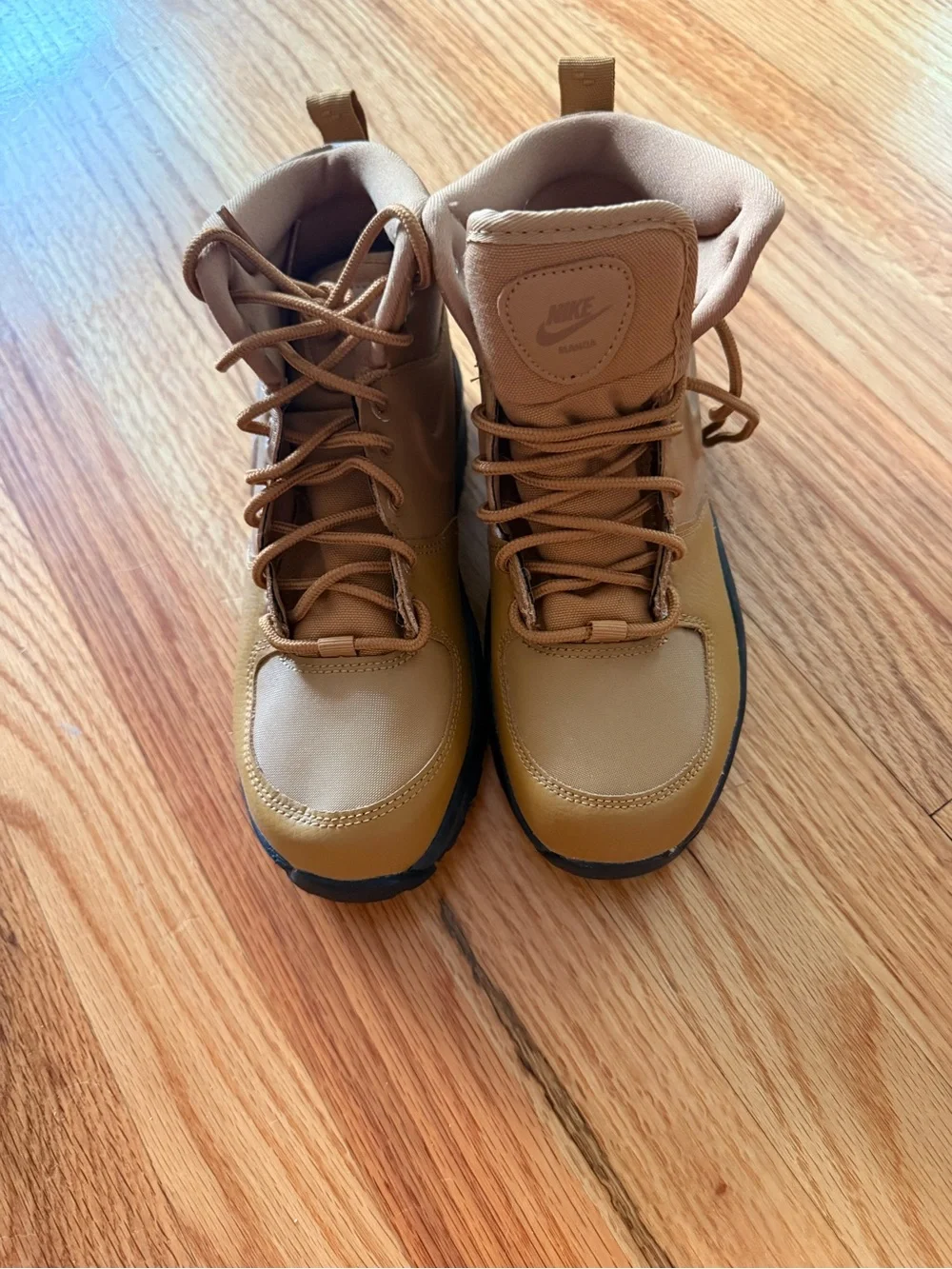 Nike Boys Brown/Tan Trail Boots size 4.5